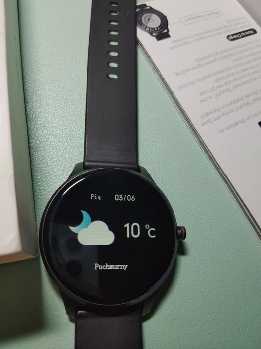 Smartwatch średniej klasy lekki cienki