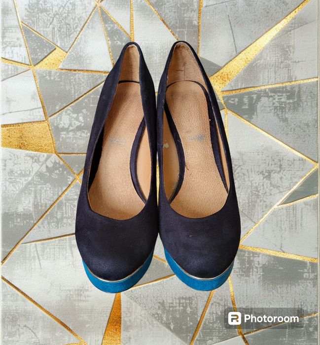 (39) Czarno-niebieskie zamszowe buty na wysokim obcasie i platformie