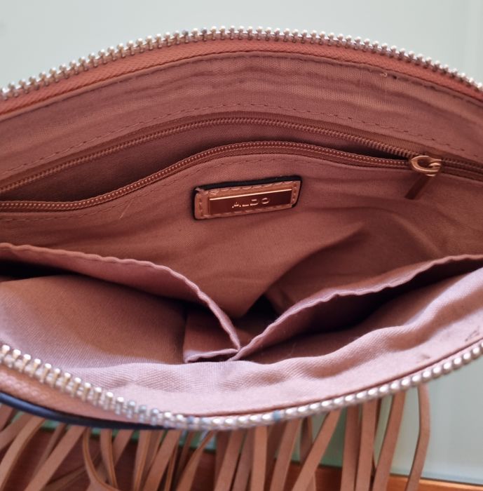 Mala Couro Sintético Bege com Padrão/Tachas douradas e prateadas e franjas