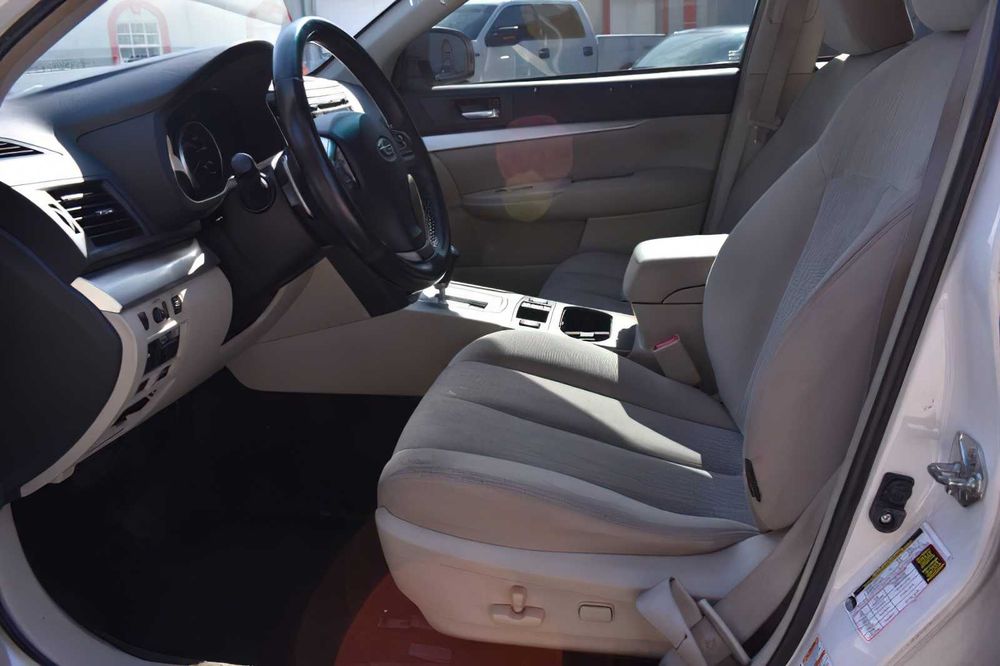 Subaru Outback 2.5i Limited      2013