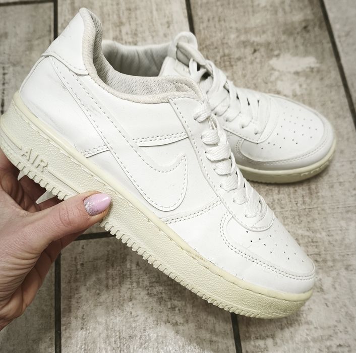 Zestaw dwóch lat  butów