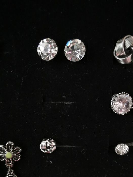 Brincos variados