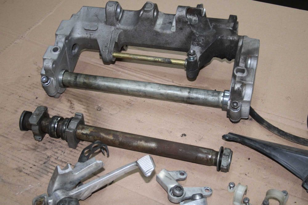 Śruby Moco Wahacza Osłona Zębatki Zbiorniczek Honda CBR 929 SC44 00-01