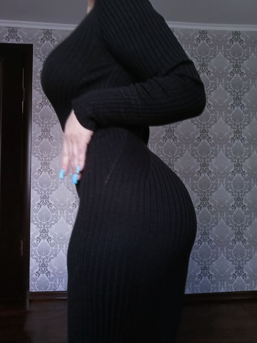 Женское чёрное платье "миди"