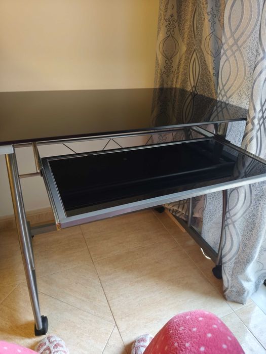 Secretária e cadeira de escritório