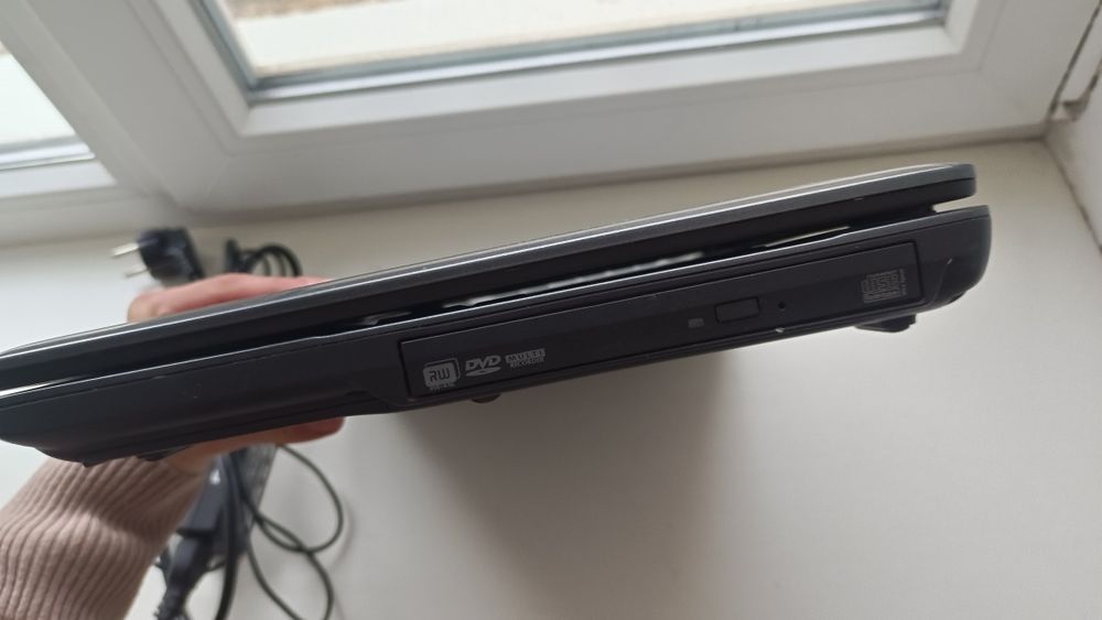 Ноутбук Acer MS 2205 — гарний стан, треба перевстановити Windows