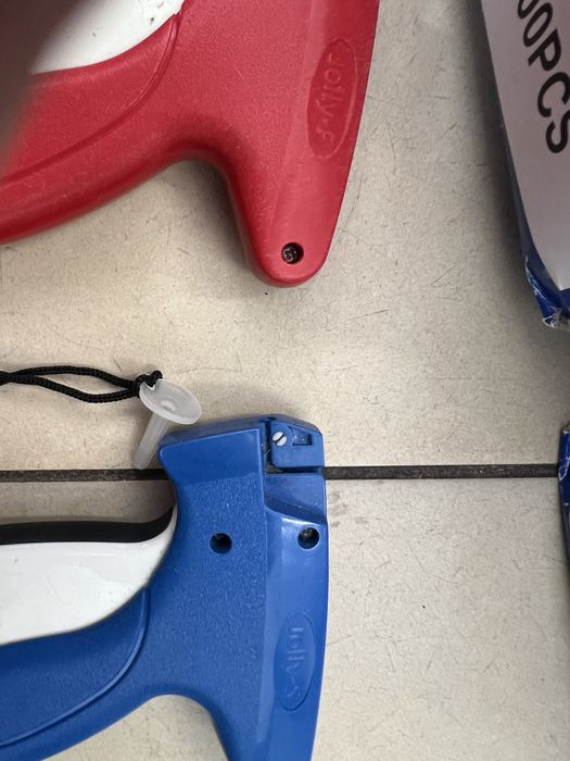 Urzadzenie do przypinania metek i przywieszki2 urz+2 kartony