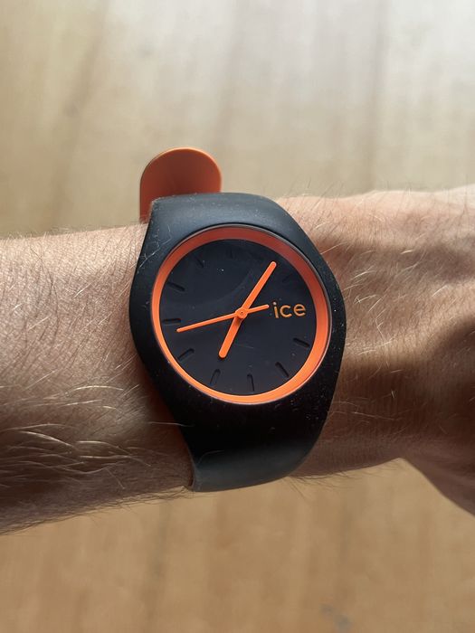 Relogio ICE watch preto laranja