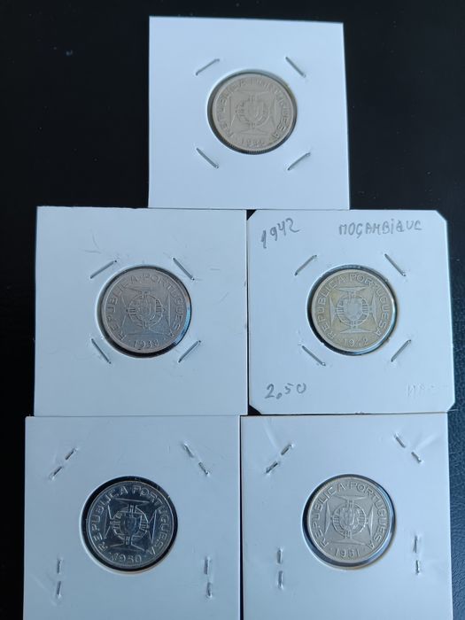 moedas de 2,50 esc. em prata de Moçambique. Cada tem 1 valor.