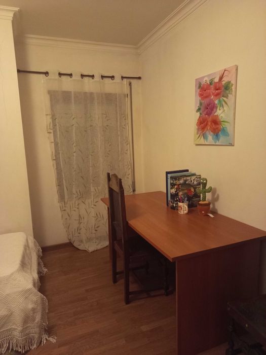 Alugo um quarto