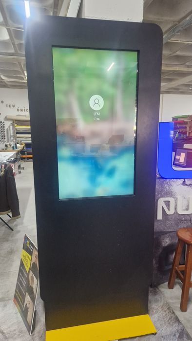 Mopi com ecrã touch LG