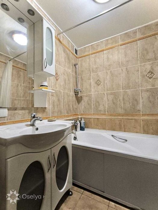 Продаж 2 кімнатної квартири з ремонтом в Києві 54 м2 Дарницький