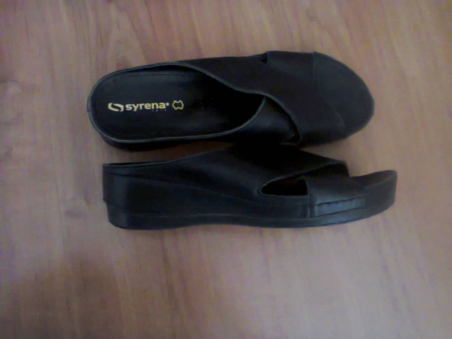 skórzane klapki-bardzo wygodne