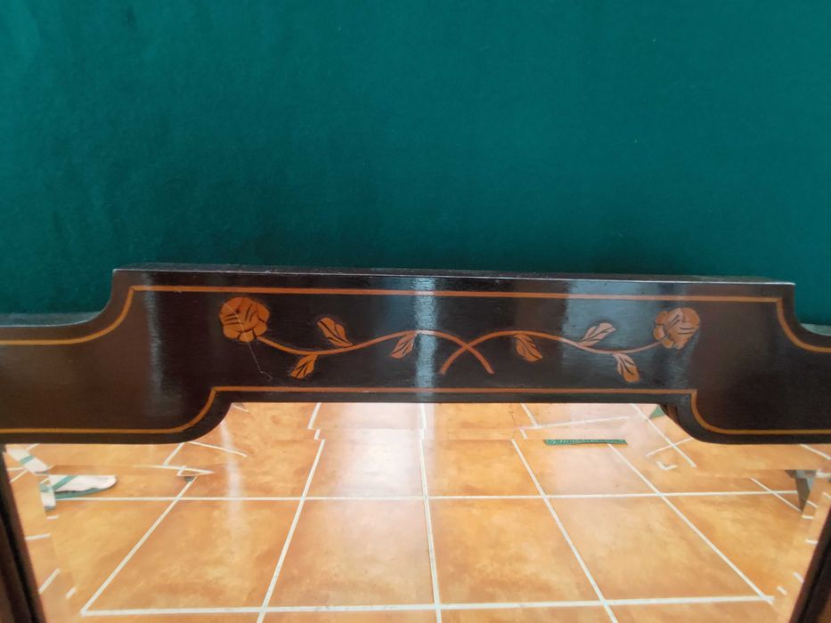 Espelho vintage com embutidos, de madeira maciça, em muito bom estado