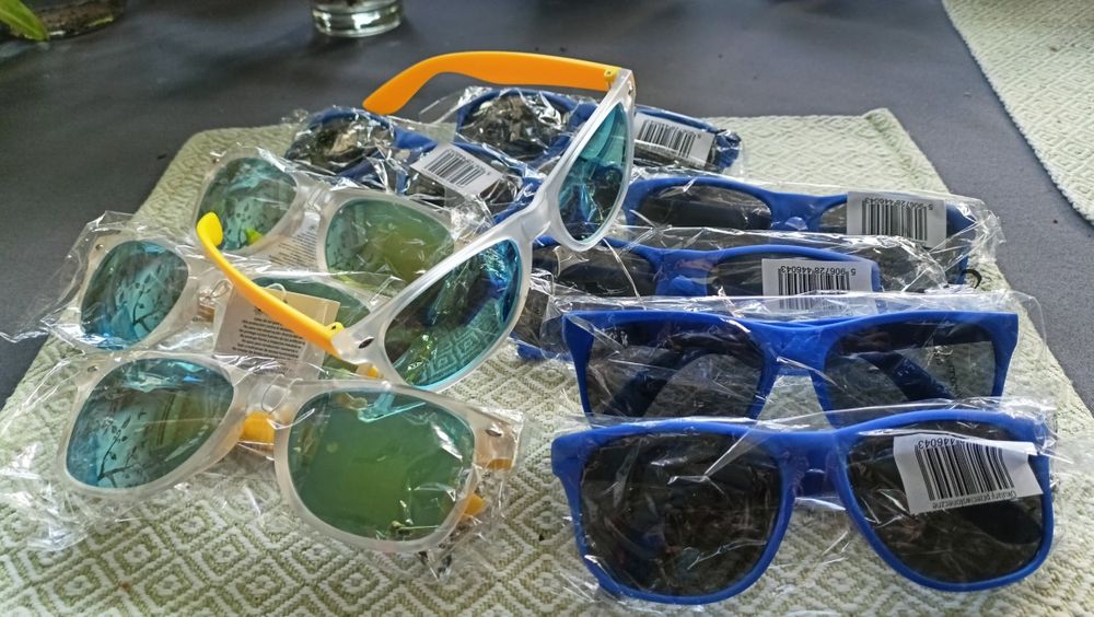 Okulary przeciwsłoneczne nowe żółte i niebieskie