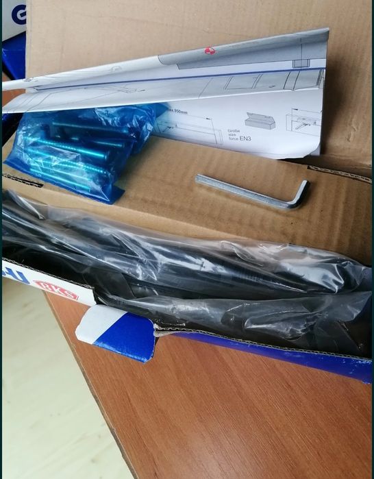 4 komplety samozamykaczy do drzwi G-U OTS 440