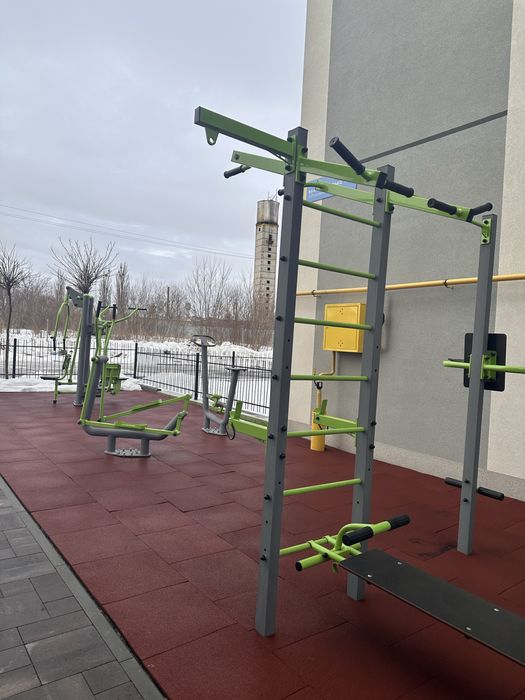 Продам квартиру готову на ремонт . Зданий будинок.