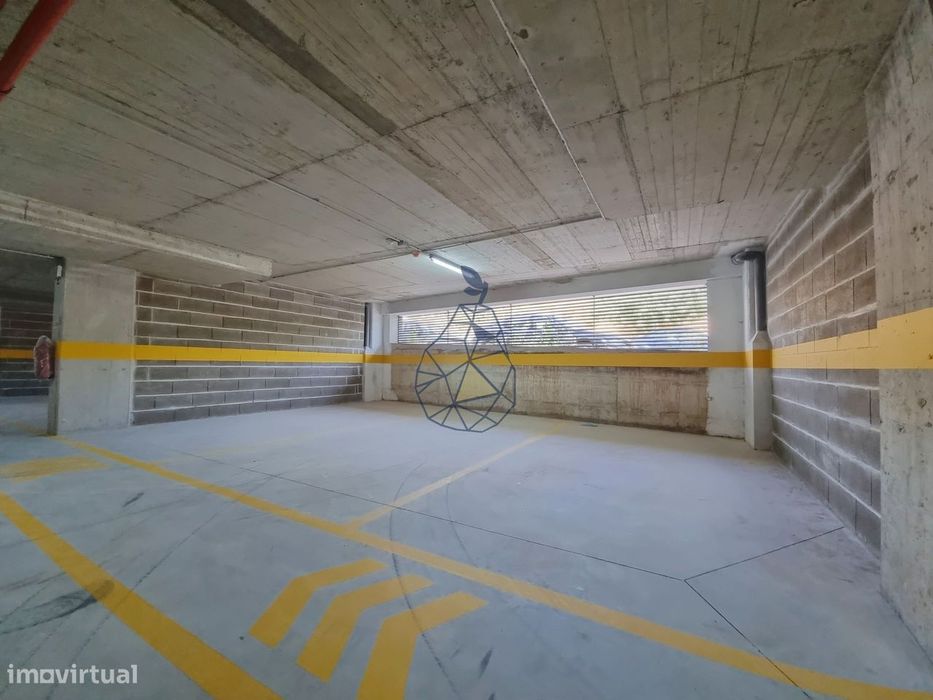 Garagens Box à Venda em Portimão — de 16 m² a 28 m², entre a estação d