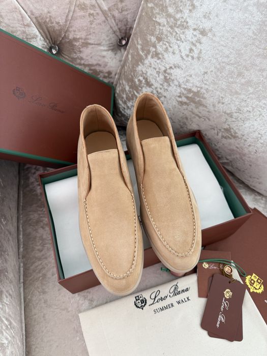 Замшеві жіночі високі лофери бежеві, сірі з кантом