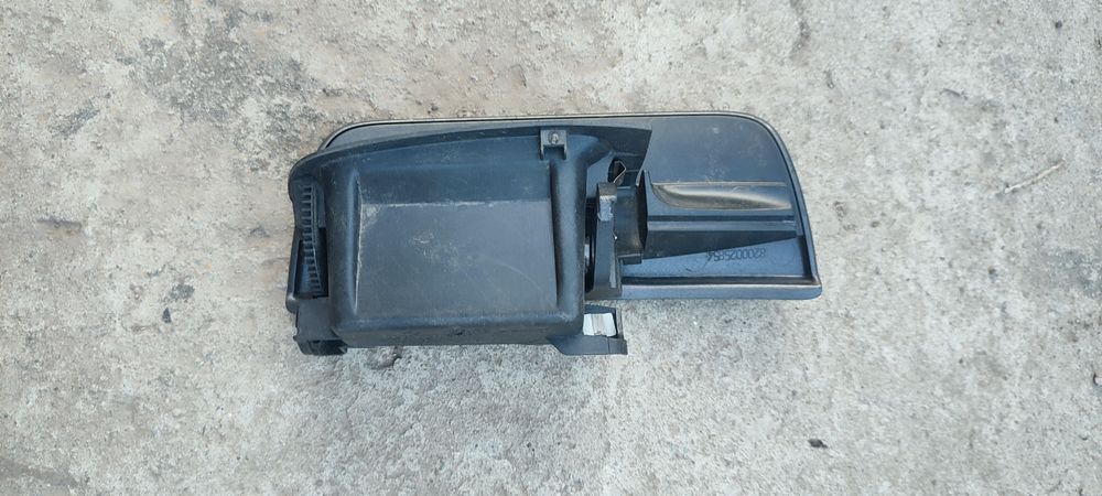 Продам пепельницу на renault laguna 2