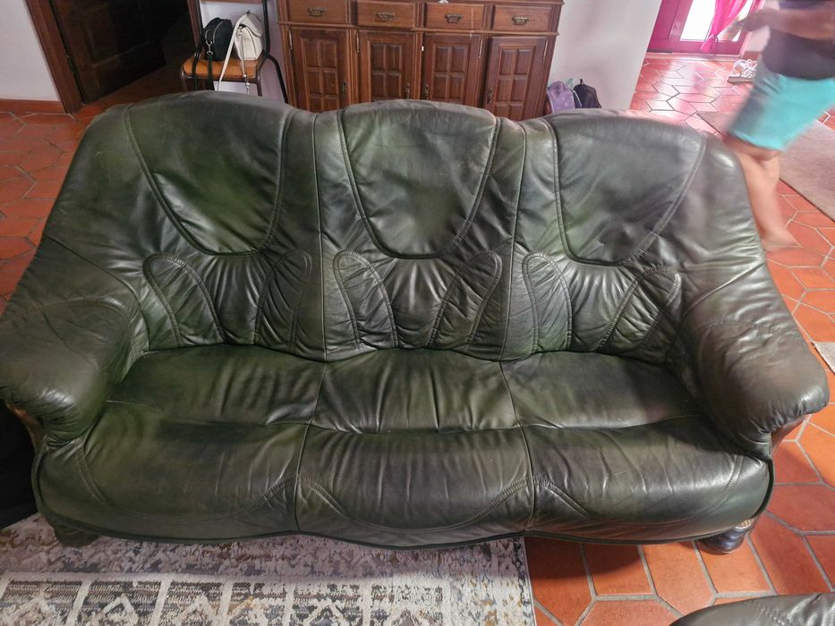 Sofás em pele em muito bom estado