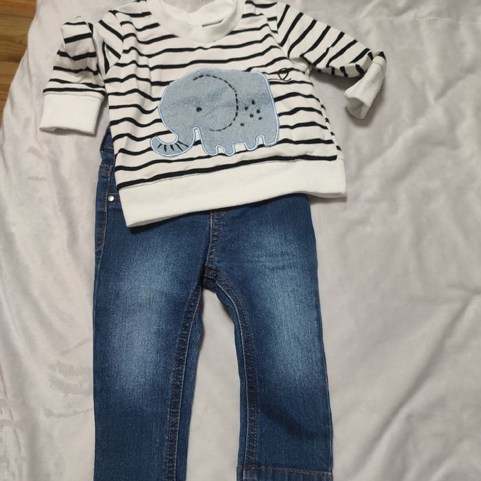 Roupa de menino muito gira desde um euro