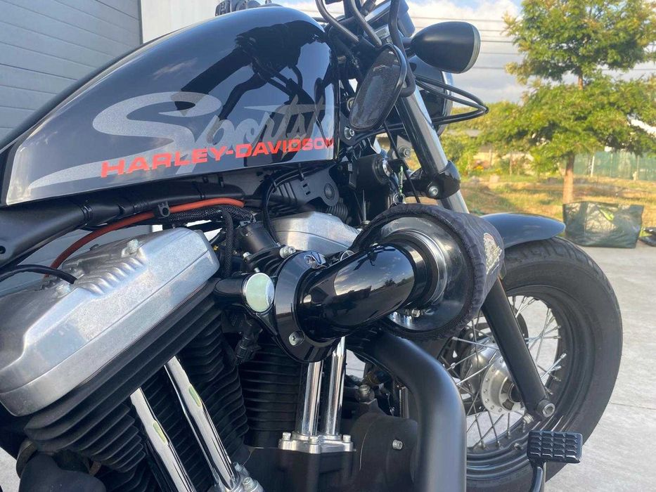 Harley-Davidson XL 1200.  48