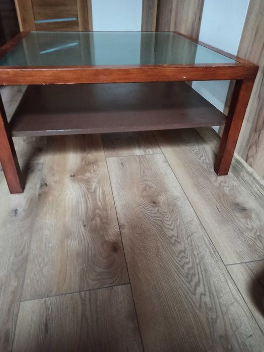 Stół               .