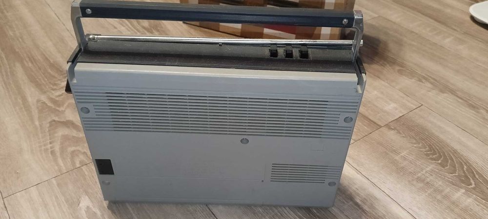 Винтажный радиоприёмник VEF 221, выпущенный Рижским ПО «ВЭФ» с 1988 г