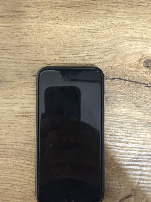 Продам Iphone 7.