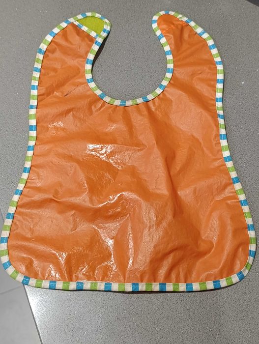 Plastic Bib447347795595765761
