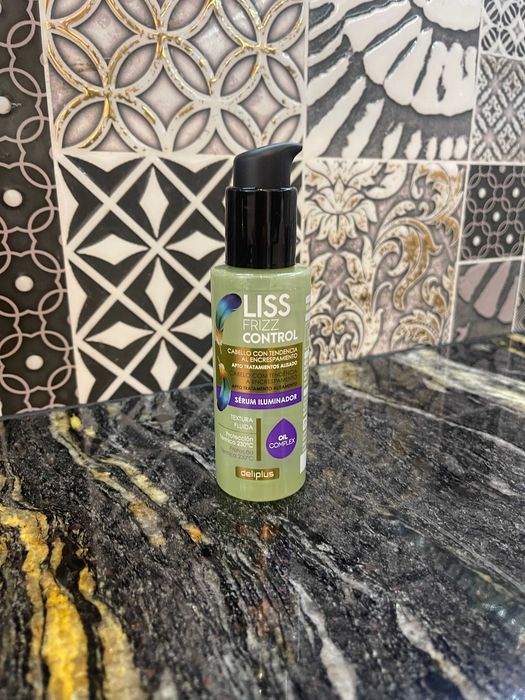 Serum Liss Frizz Control rozświetlający z ochroną termiczną. 100ml Deliplus