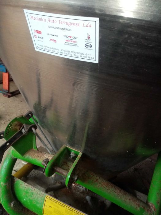 Vende-se Semeador/Adubador