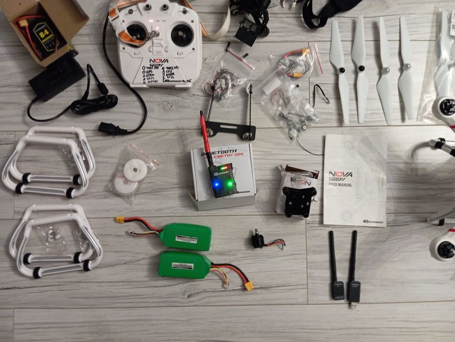 Dron Quanum Nova Pro model RC wirnikowca