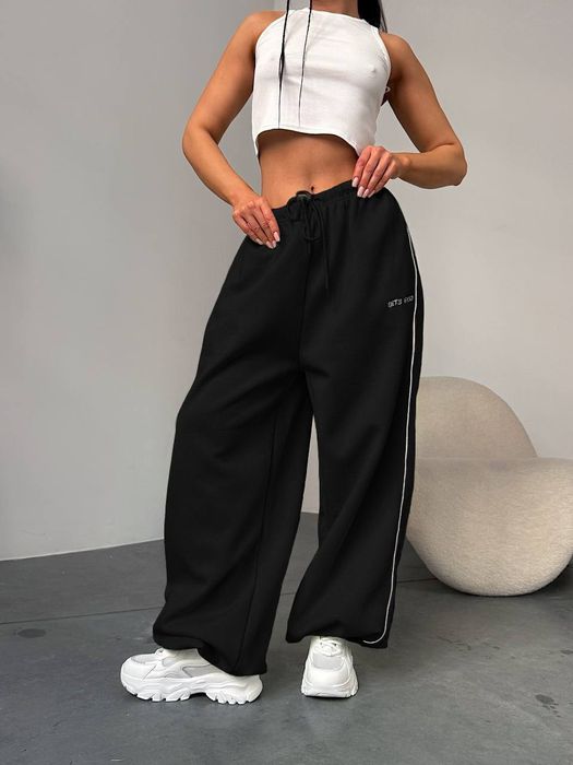 Женские широкие свободные спортивные штаны оверсайз с затяжками