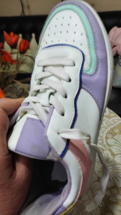 Кроссовки белые р 37