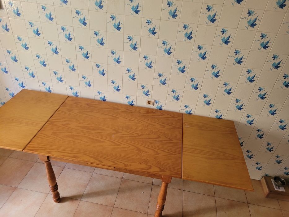 Breakfast or Dinner Table64585631205249122