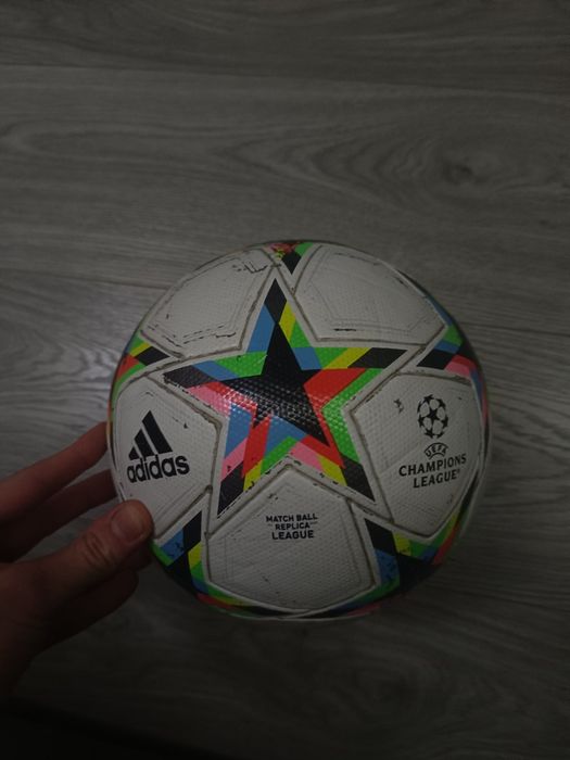 Продас футбольный мяч Adidas