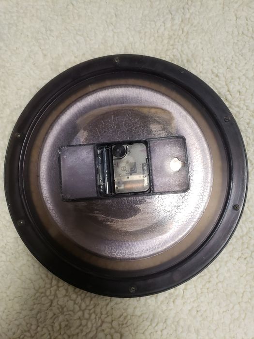 Кварцевые часы настенные нерабочие