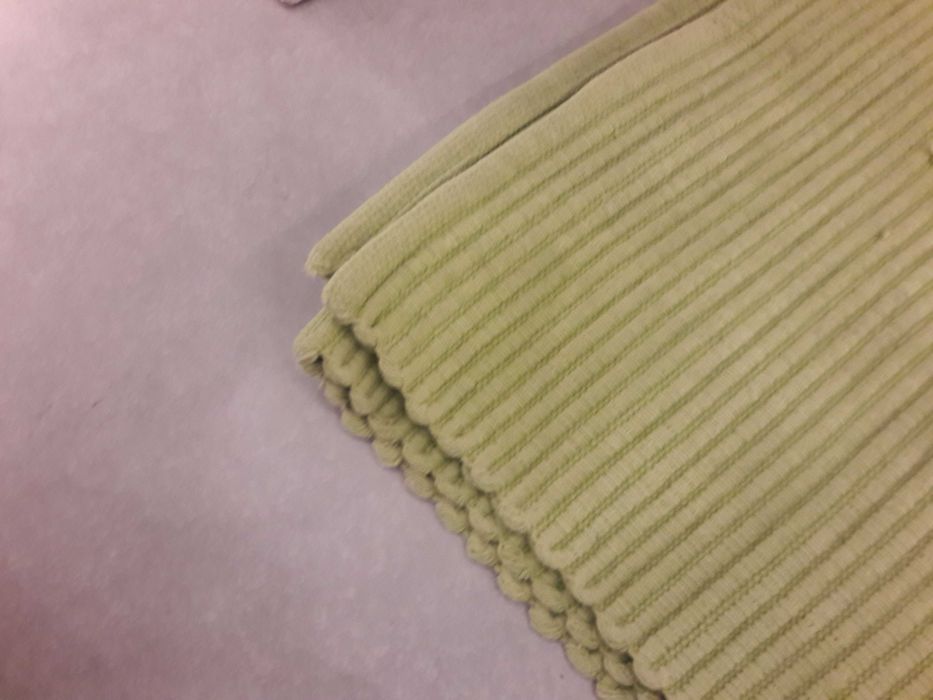 Tapete verde alface de algodão