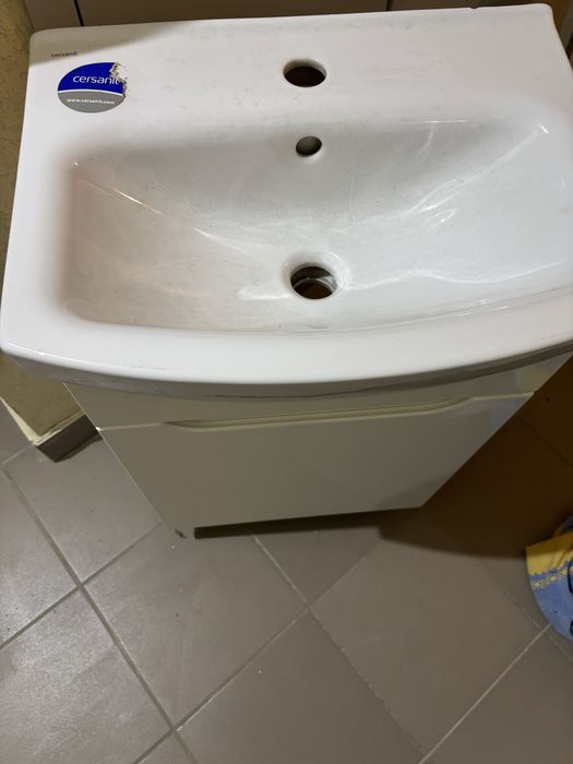 Продам умивальник з тумбою Cersanit