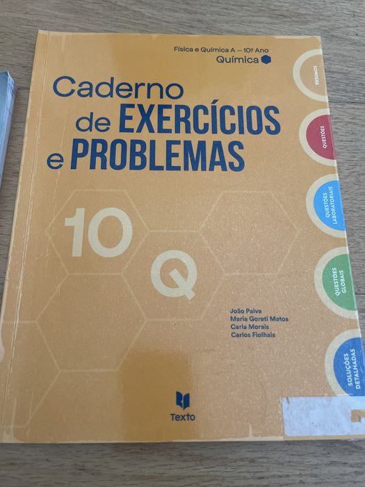 Manual e caderno de exercicios de Quimica 10° ano