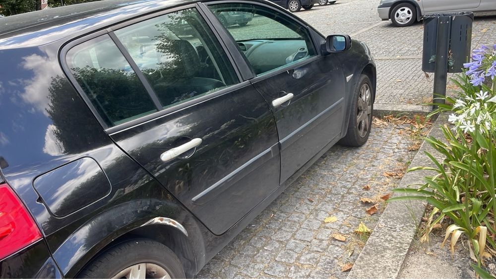 Vendo ou troco por carrinha 2 L com caixa fechada
