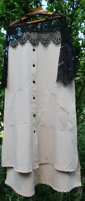 Сукня жіноча з поясом.