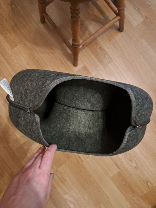 Filcowe legowisko dla kota.