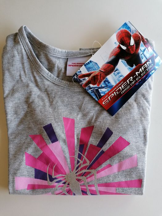 2 T-shirts MARVEL  novas