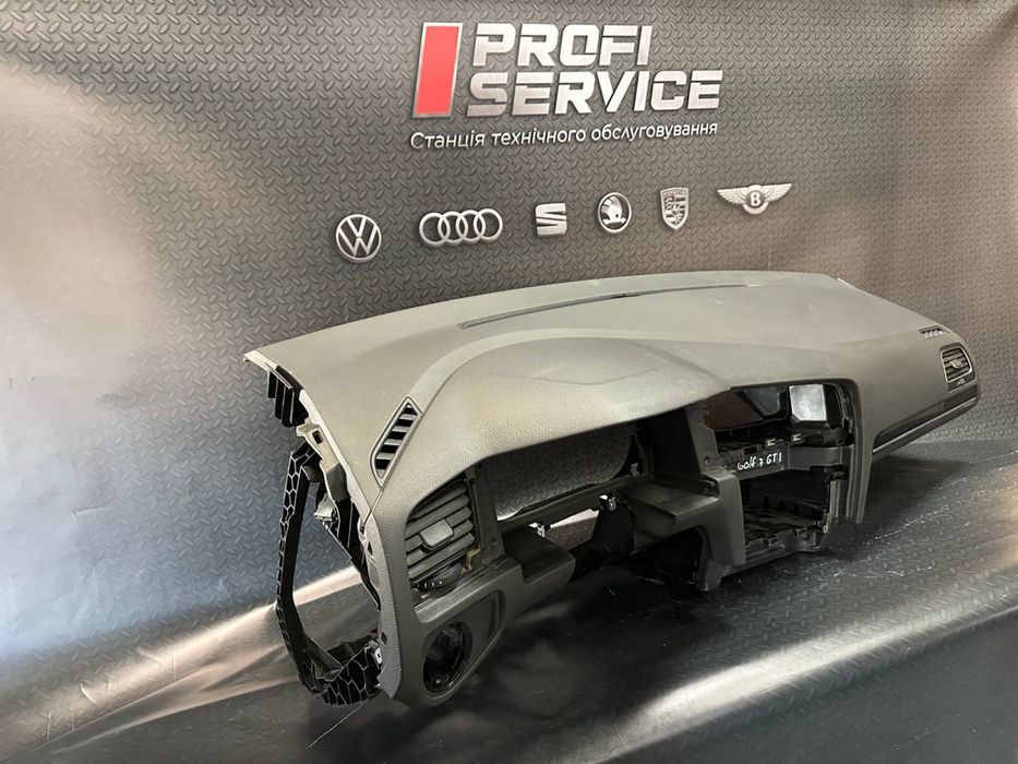 Панель airbag,торпеда накладка vw Golf 7 2013-2019