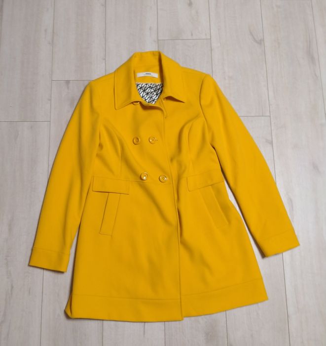 Пальто жіноче жовте, стан новий
