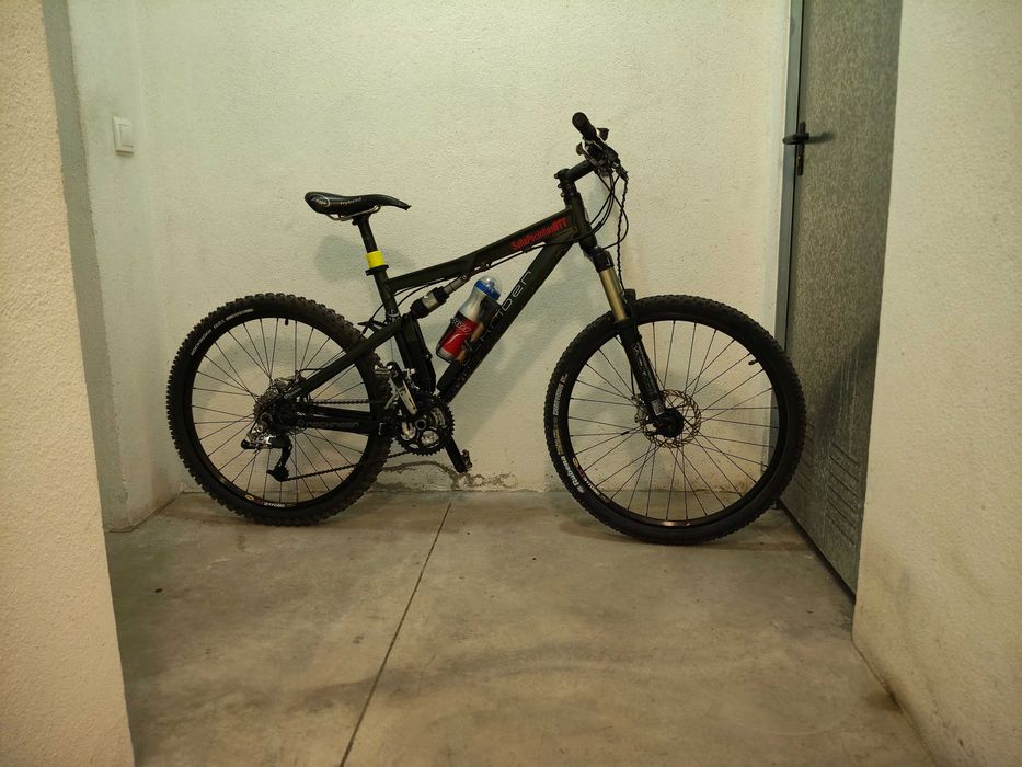 Bicicleta de BTT , roda 26  , dois amortecedores de quadro , suspensão da frente com auto , bloqueio .