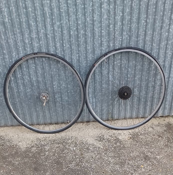 Vendo estas duas rodas de bicicleta